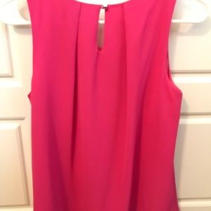 Sleeveless pink top